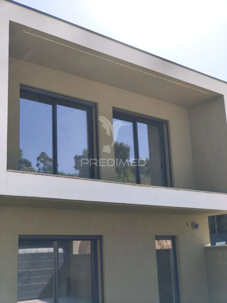 Moradia T3 para Venda em Oliveira (Santa Maria) Foto 2