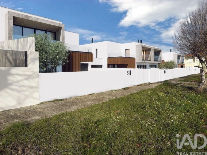 Moradia T4 para Venda em Silveira Foto 30