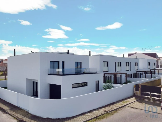 Moradia T4 para Venda em Silveira Foto 2