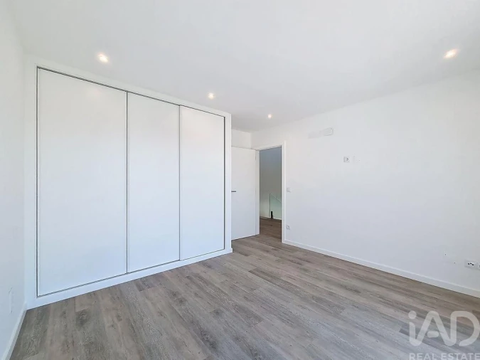 Moradia T4 para Venda em Silveira Foto 19