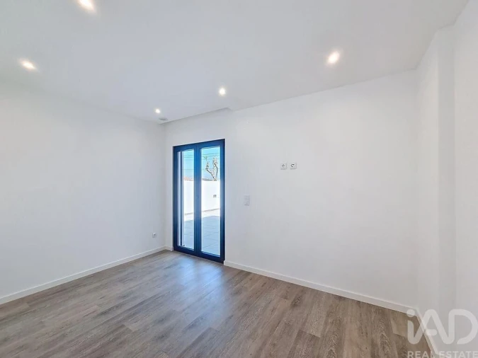 Moradia T4 para Venda em Silveira Foto 23