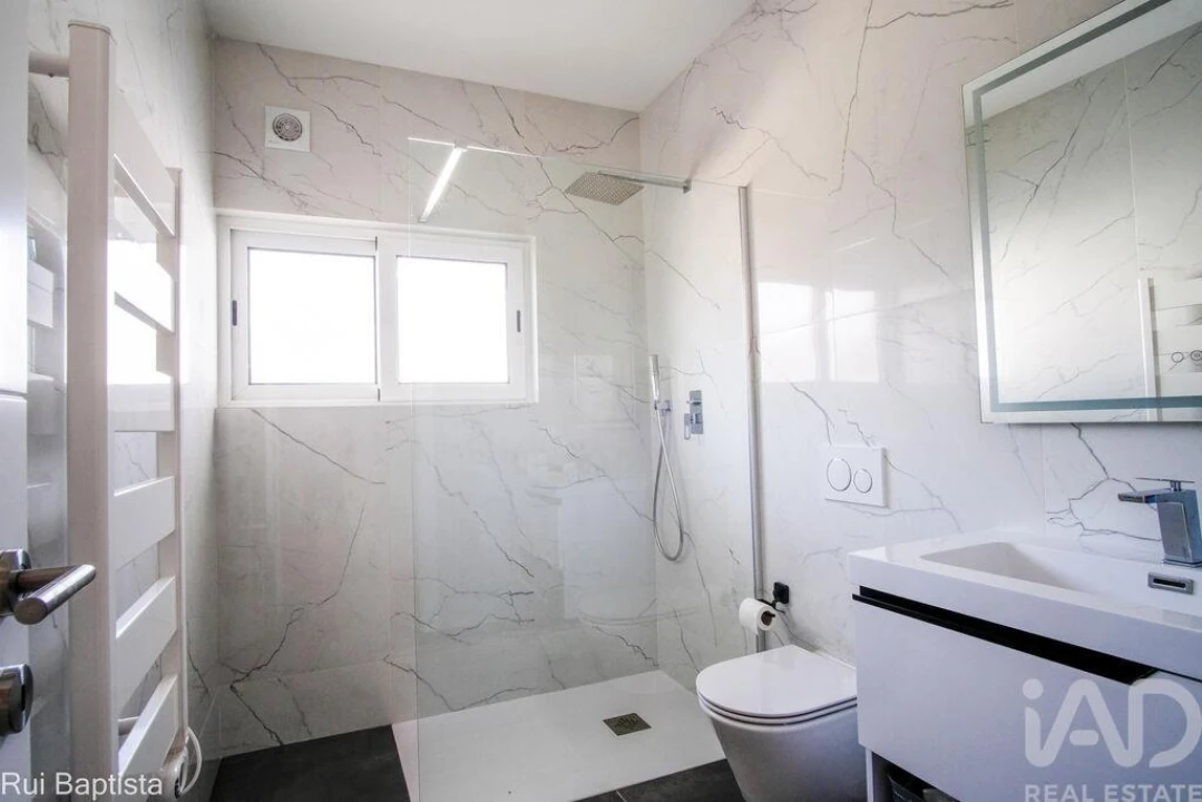 Moradia T4 para Venda em Mexilhoeira Grande Foto 17