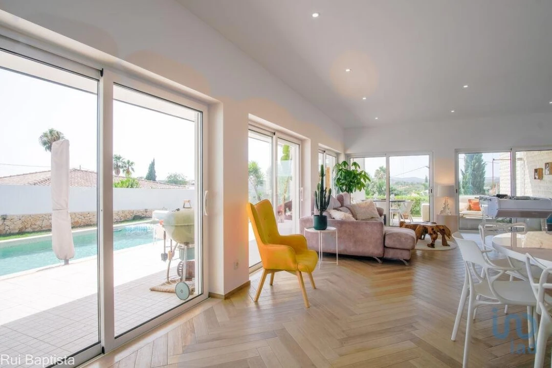 Moradia T4 para Venda em Mexilhoeira Grande Foto 8