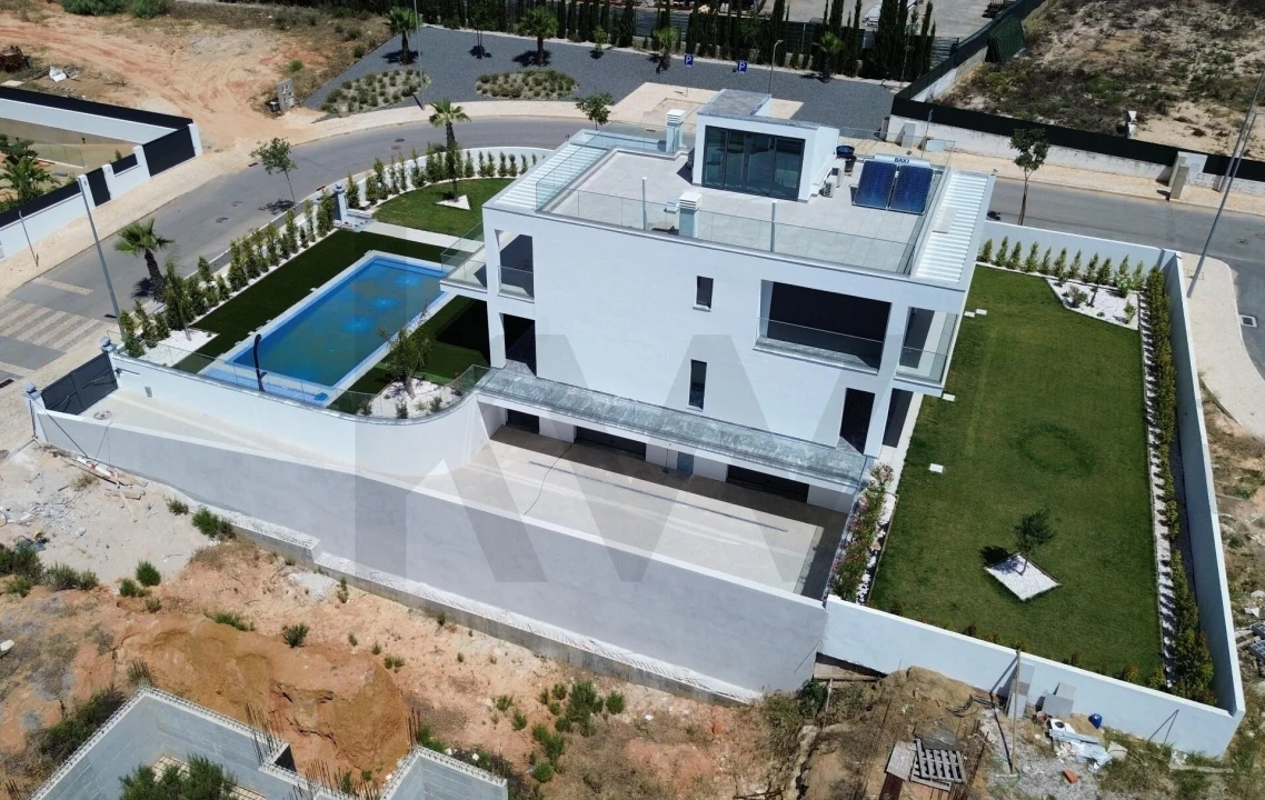 Moradia T4 para Venda em Silves Foto 3