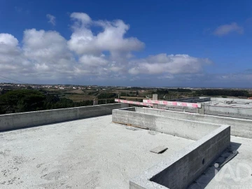 Moradia T4 para Venda em Atouguia da Baleia
