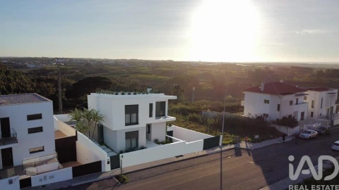 Moradia T4 para Venda em Atouguia da Baleia