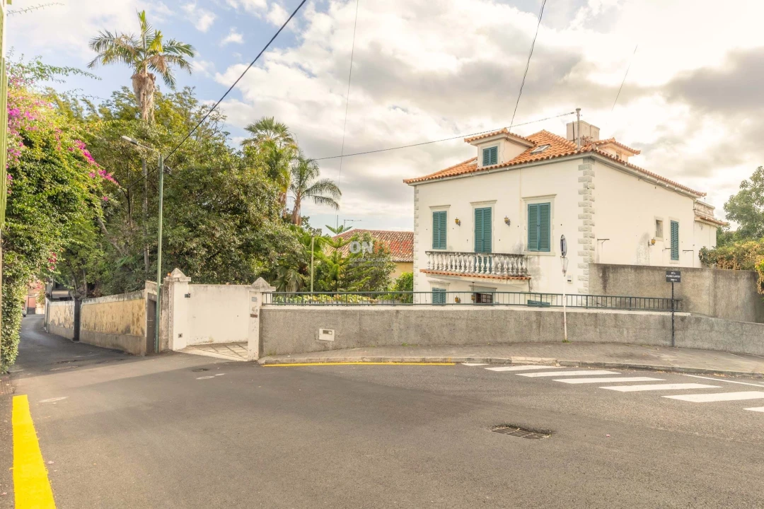 Moradia T7 para Venda em Imaculado Coração de Maria Foto 1