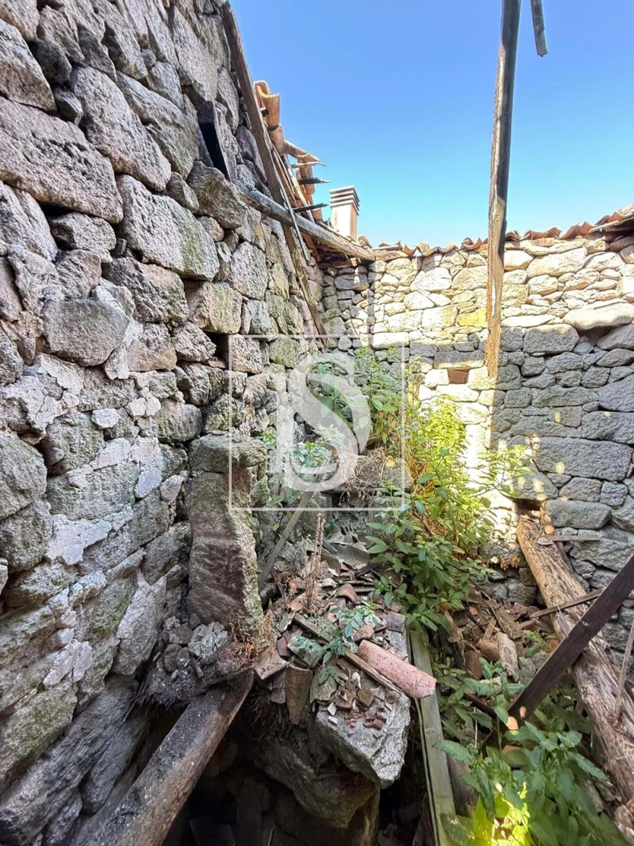 Terreno para Venda em Queirã Foto 7