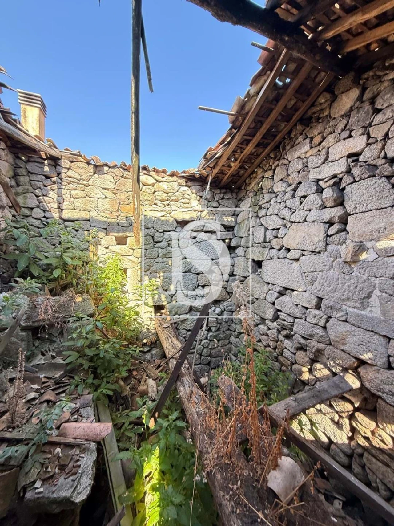 Terreno para Venda em Queirã Foto 8
