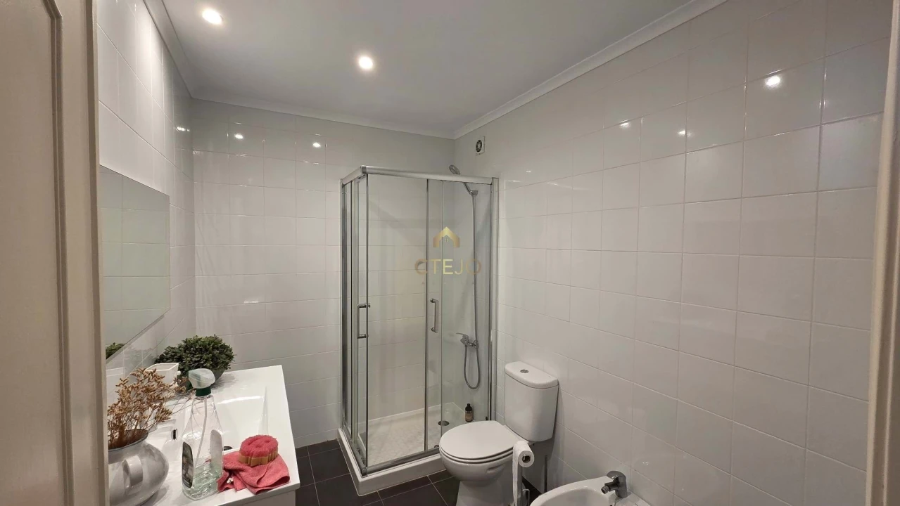 Apartamento T2 para Arrendamento em Massamá e Monte Abraão Foto 9