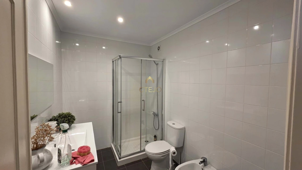 Apartamento T2 para Arrendamento em Massamá e Monte Abraão Foto 2