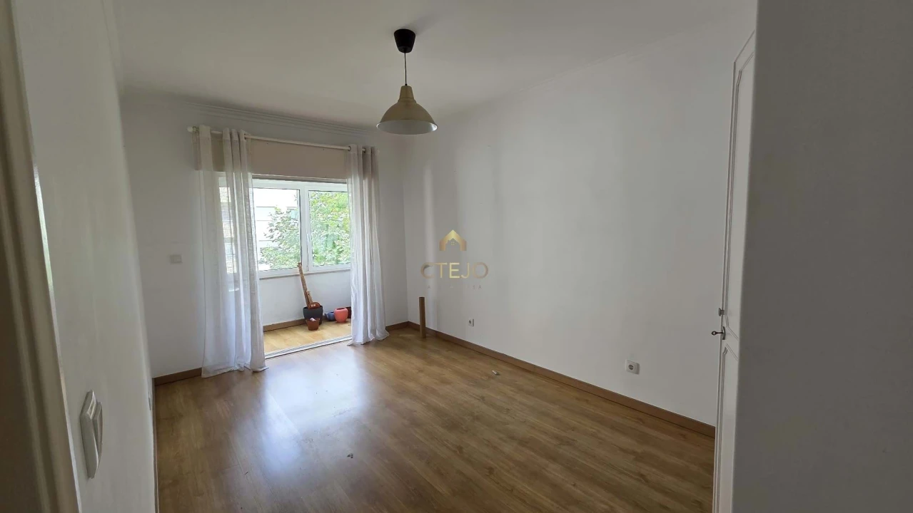 Apartamento T2 para Arrendamento em Massamá e Monte Abraão Foto 5