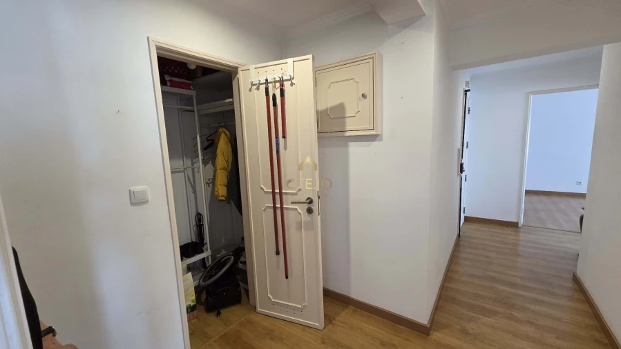 Apartamento T2 para Arrendamento em Massamá e Monte Abraão Foto 8