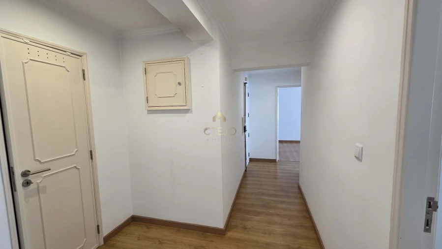 Apartamento T2 para Arrendamento em Massamá e Monte Abraão Foto 10