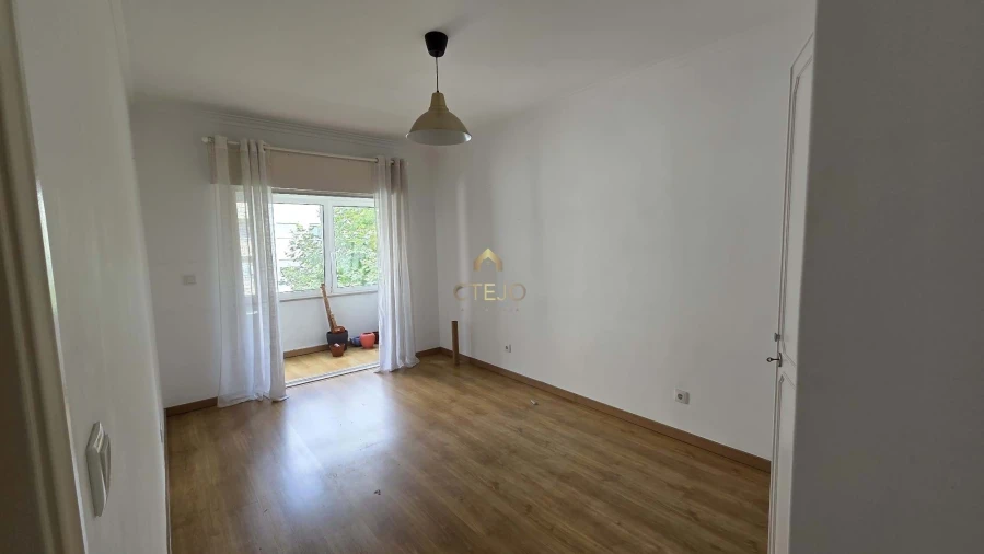 Apartamento T2 para Arrendamento em Massamá e Monte Abraão Foto 5