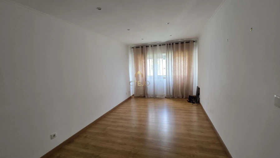 Apartamento T2 para Arrendamento em Massamá e Monte Abraão Foto 12