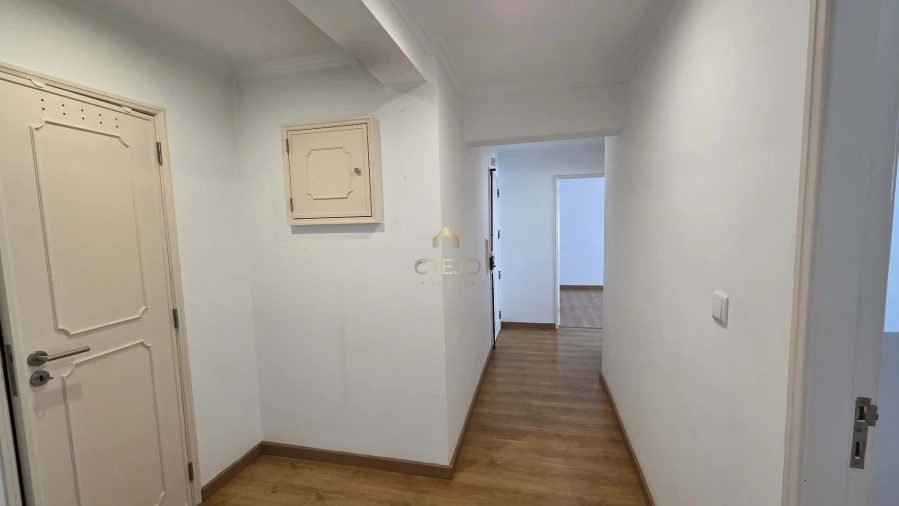 Apartamento T2 para Arrendamento em Massamá e Monte Abraão Foto 11