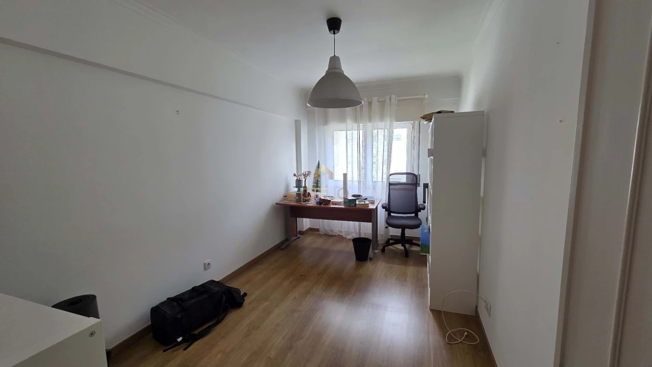 Apartamento T2 para Arrendamento em Massamá e Monte Abraão Foto 3