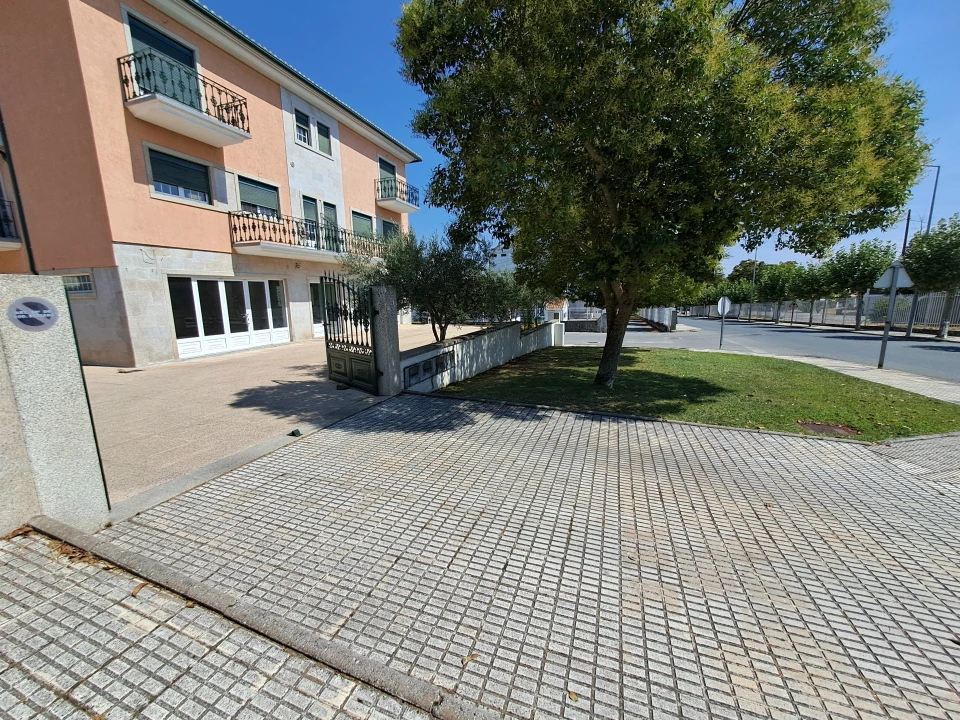 Loja para Arrendamento em Sendim e Atenor Foto 16