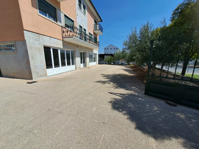 Loja para Arrendamento em Sendim e Atenor Foto 15