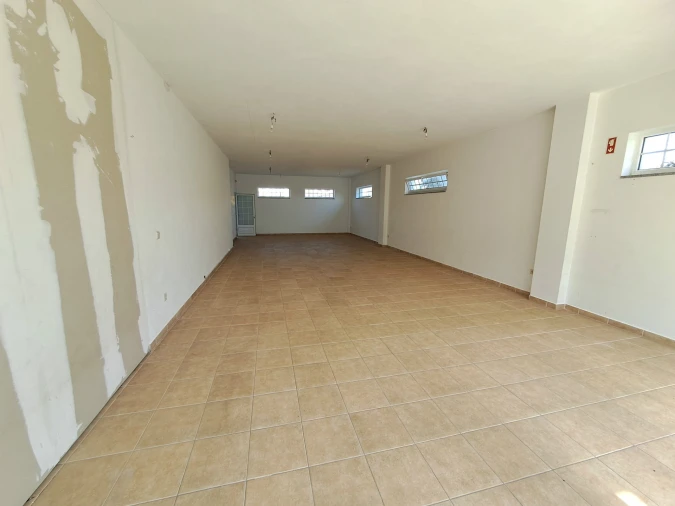 Loja para Arrendamento em Sendim e Atenor Foto 14