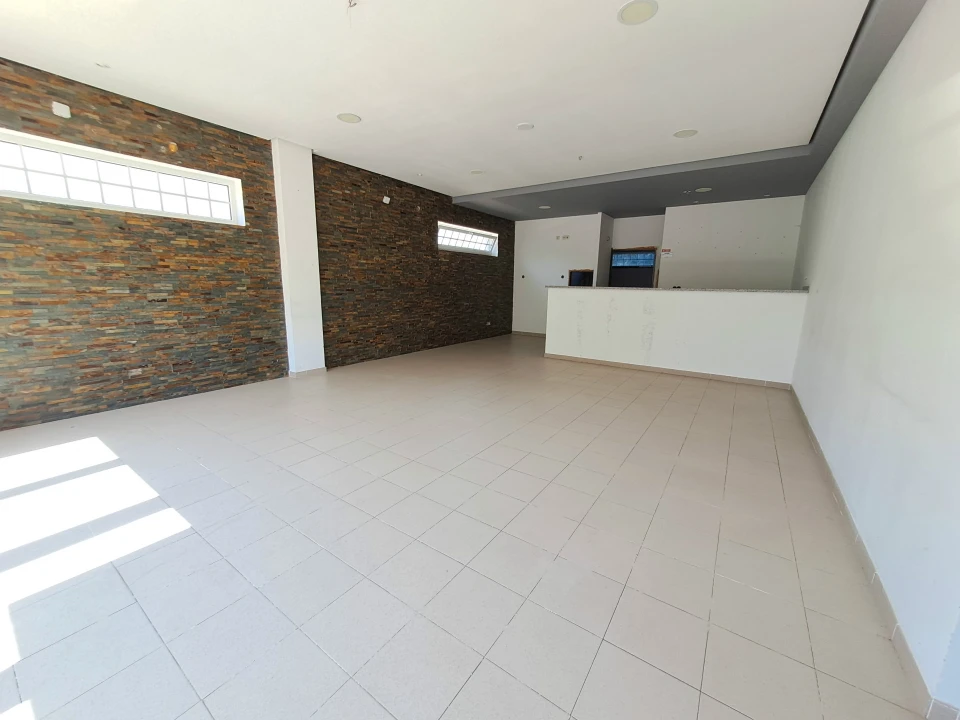 Loja para Arrendamento em Sendim e Atenor Foto 3