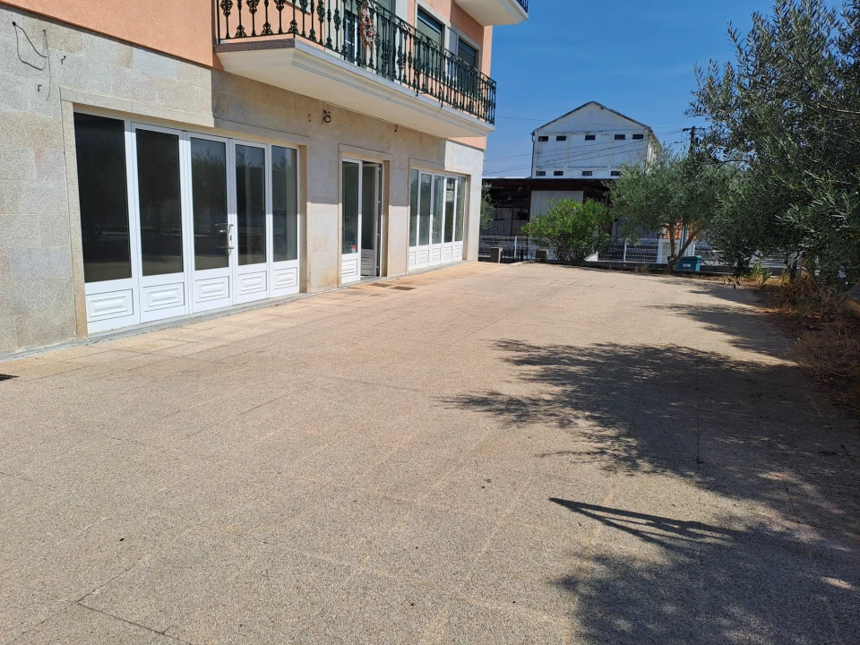 Loja para Arrendamento em Sendim e Atenor Foto 2