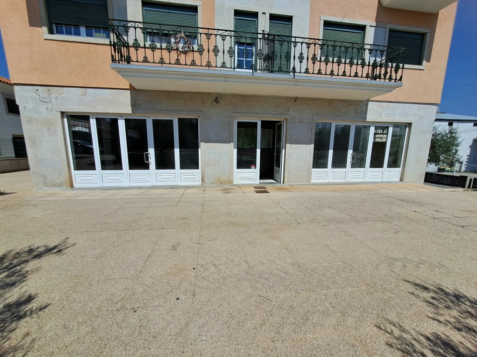 Loja para Arrendamento em Sendim e Atenor Foto 1