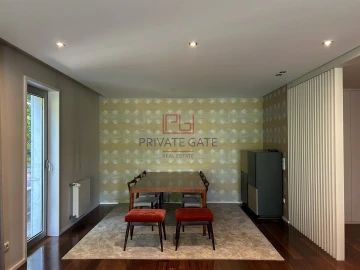 Apartamento T4 para Arrendamento em Lordelo do Ouro e Massarelos