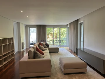 Apartamento T4 para Arrendamento em Lordelo do Ouro e Massarelos