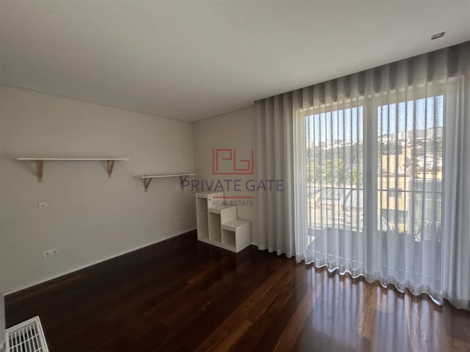 Apartamento T4 para Arrendamento em Lordelo do Ouro e Massarelos Foto 12