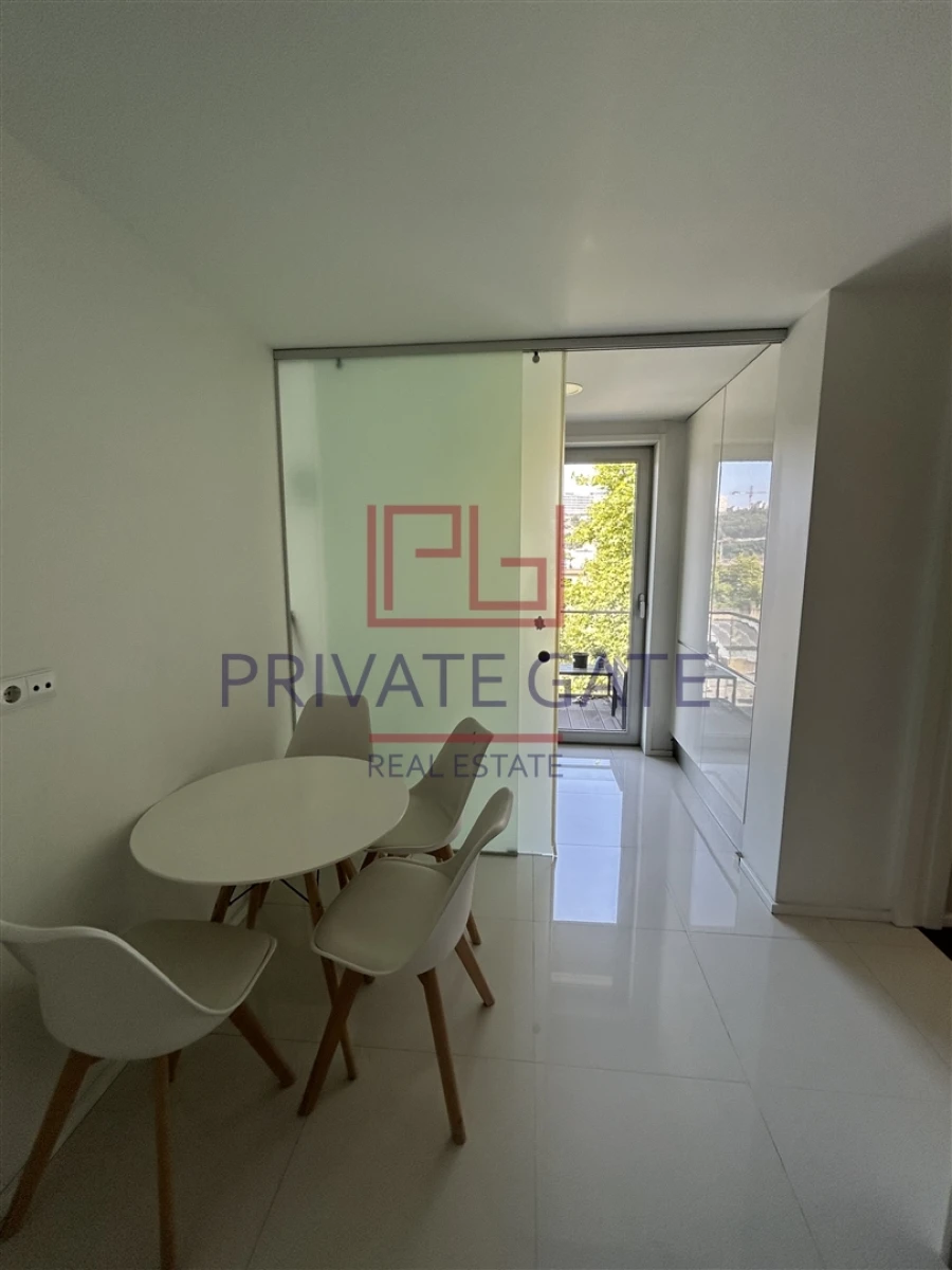 Apartamento T4 para Arrendamento em Lordelo do Ouro e Massarelos Foto 8
