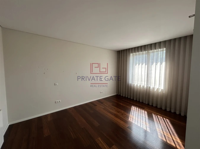 Apartamento T4 para Arrendamento em Lordelo do Ouro e Massarelos Foto 10
