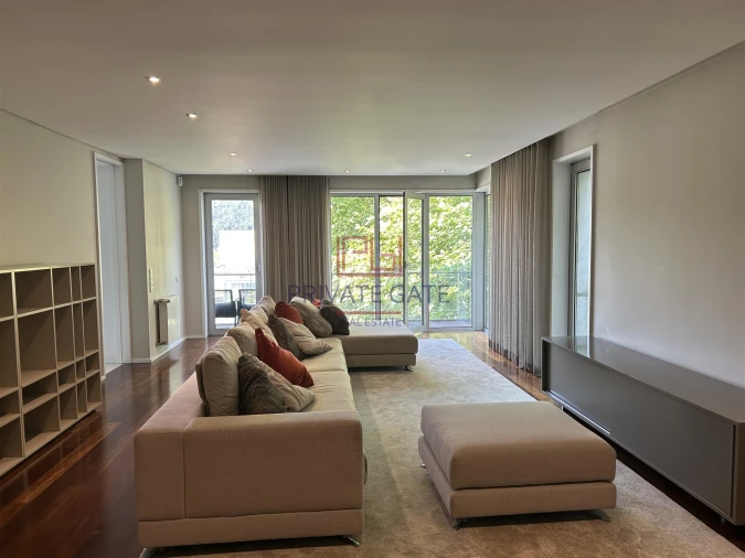 Apartamento T4 para Arrendamento em Lordelo do Ouro e Massarelos