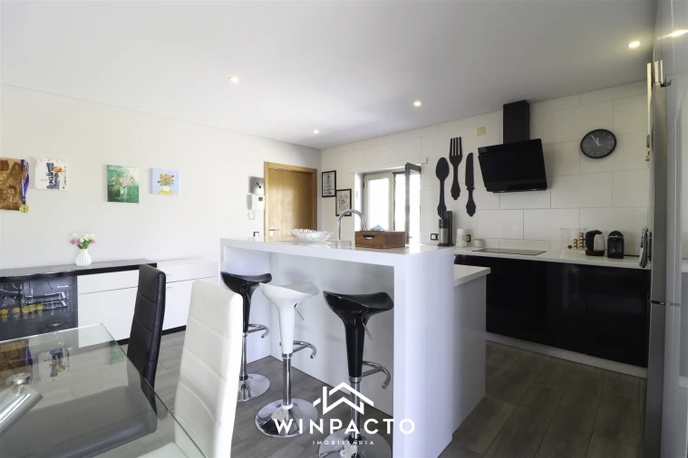 Apartamento T3 para Venda em Nelas Foto 10