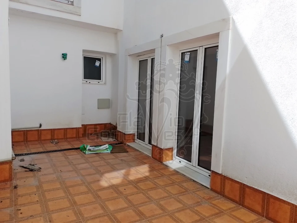 Loja para Arrendamento em Estremoz (Santa Maria e Santo André) Foto 8