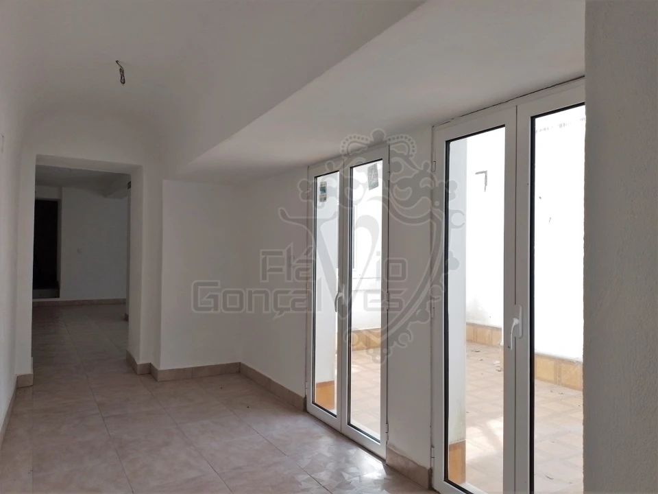 Loja para Arrendamento em Estremoz (Santa Maria e Santo André) Foto 7