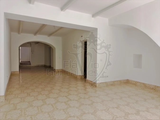 Loja para Arrendamento em Estremoz (Santa Maria e Santo André) Foto 2