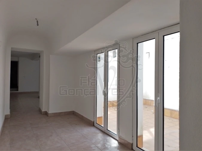 Loja para Arrendamento em Estremoz (Santa Maria e Santo André) Foto 7