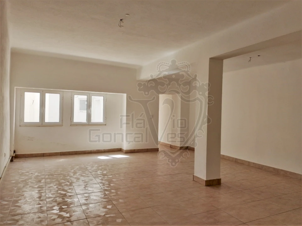 Loja para Arrendamento em Estremoz (Santa Maria e Santo André) Foto 10