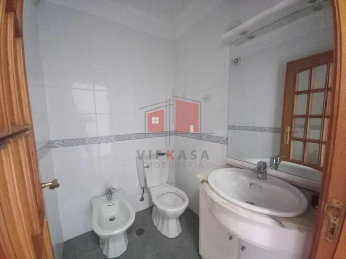 Moradia T4 para Venda em Santo Isidoro Foto 19