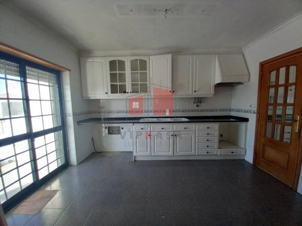 Moradia T4 para Venda em Santo Isidoro Foto 9