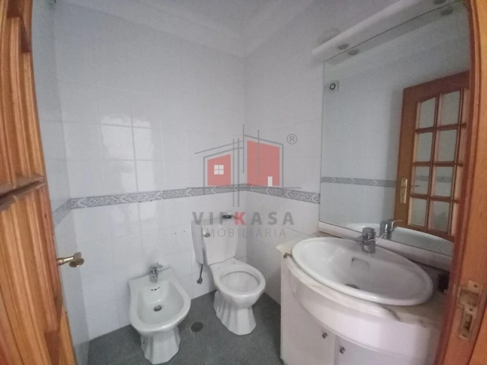 Moradia T4 para Venda em Santo Isidoro Foto 19