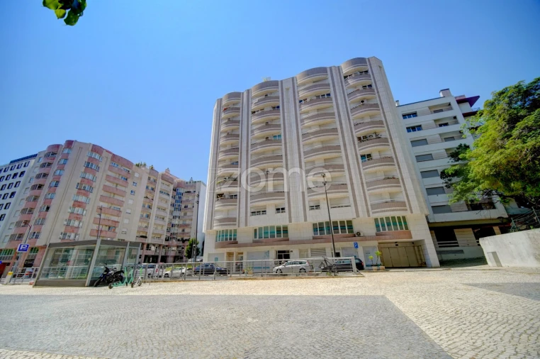 Apartamento T2 para Arrendamento em Alvalade Foto 20