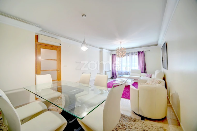 Apartamento T2 para Arrendamento em Alvalade Foto 2