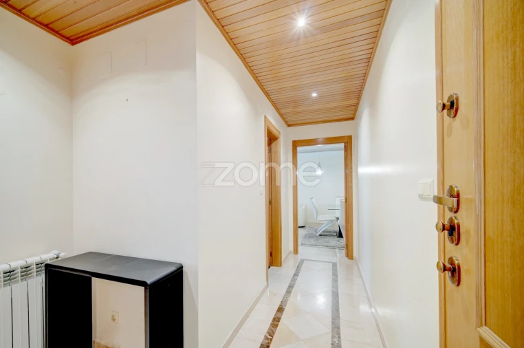 Apartamento T2 para Arrendamento em Alvalade