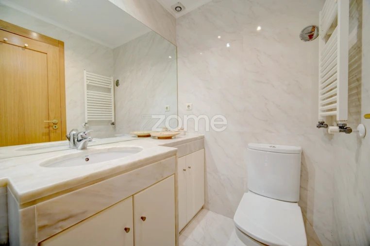 Apartamento T2 para Arrendamento em Alvalade Foto 11