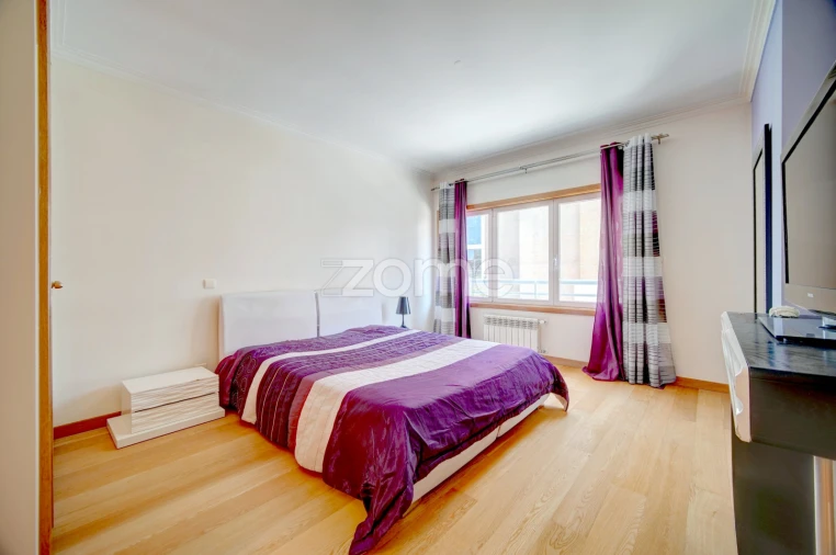 Apartamento T2 para Arrendamento em Alvalade Foto 5