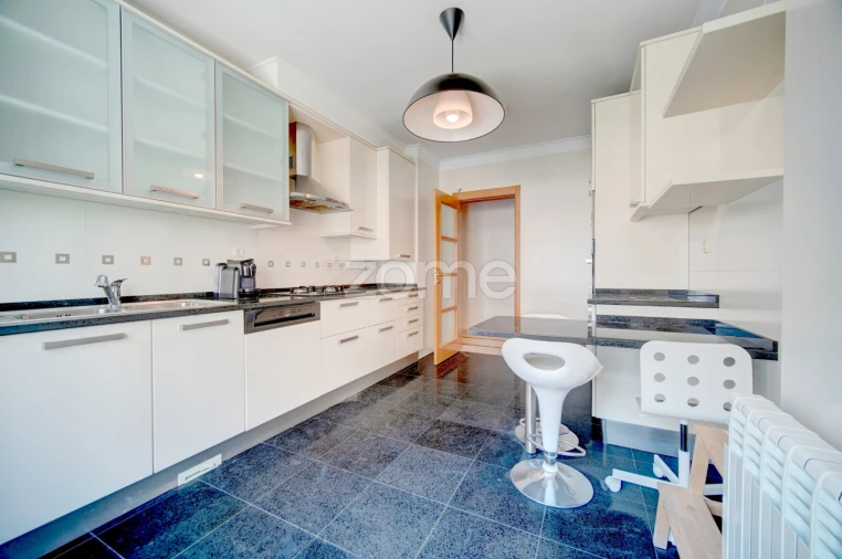 Apartamento T2 para Arrendamento em Alvalade Foto 12