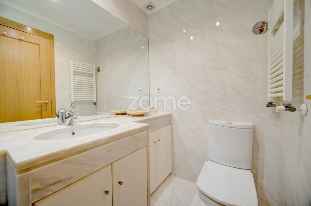 Apartamento T2 para Arrendamento em Alvalade Foto 11